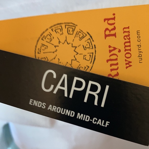 3/$45 RUBY rd scalloped hemline white Capri ends mid calf size 24W - Picture 8 of 17